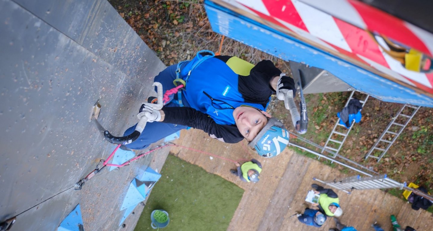 Lednoplezalna tekma s 4 Slovenci na zgodovinskem stolpu v Brnu
